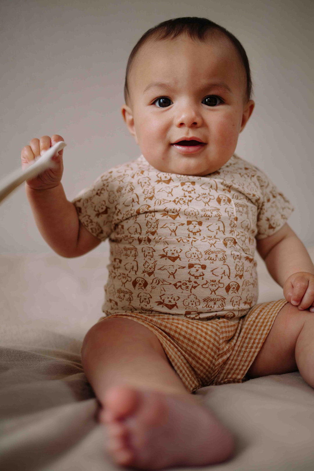 Riffle T-shirt Jord Small Dogs - Baby Unisex Shirt - Beige 2