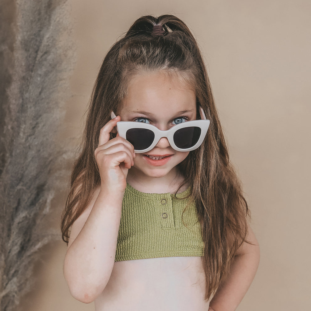 Salted Stories Solid Cat Eye Sunglasses White Swan - Creme 2