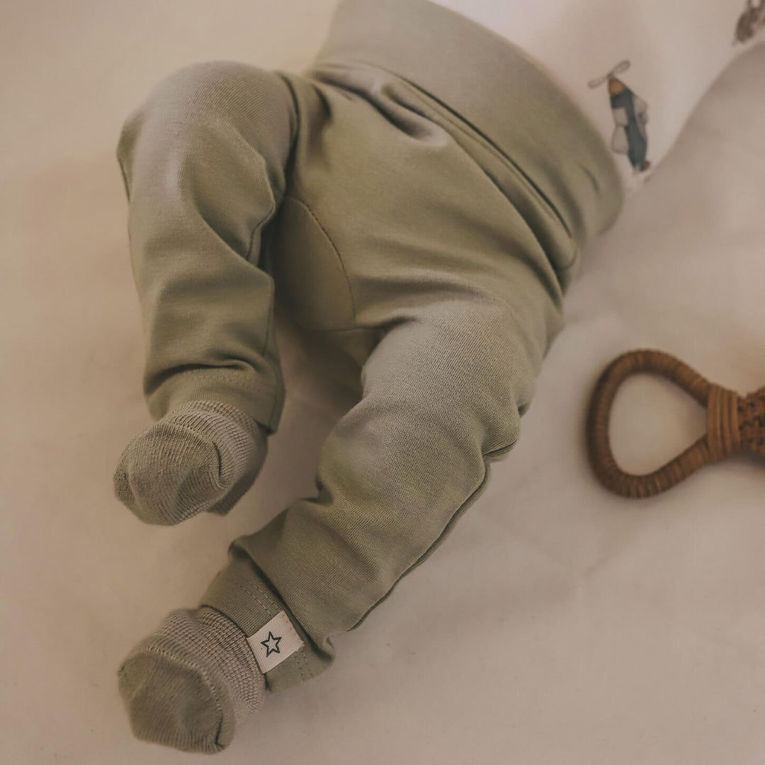 Your Wishes Solid Fitted Pants - Newborn Broekje - Groen 3