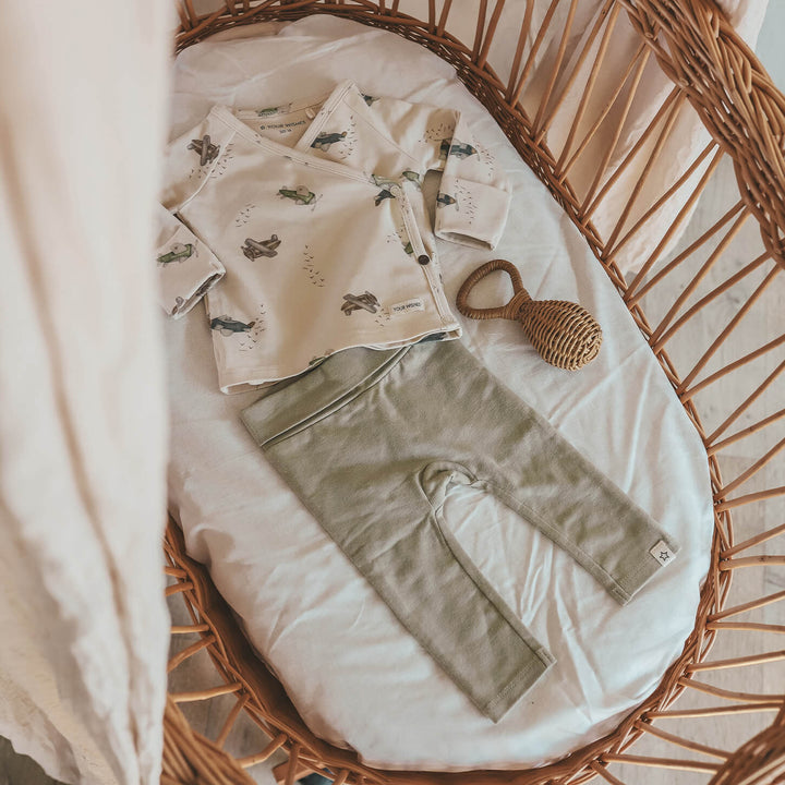 Your Wishes Solid Fitted Pants - Newborn Broekje - Groen 4